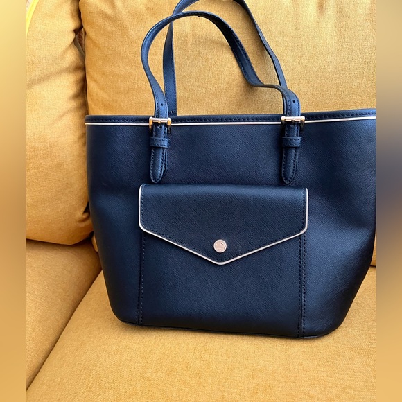 Michael Kors black leather handbag with gold trim and hardware. Gold feet - Picture 2 of 13